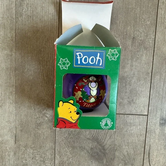 Vintage Disney Winnie the Pooh 'Tigger' Seasonal Specialties ornament in box - Picture 9 of 9